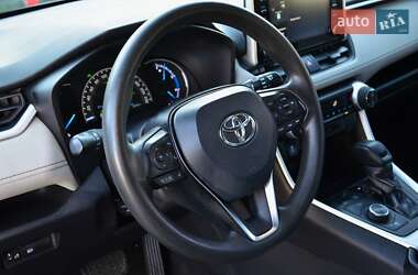 Внедорожник / Кроссовер Toyota RAV4 2020 в 