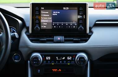 Внедорожник / Кроссовер Toyota RAV4 2020 в 