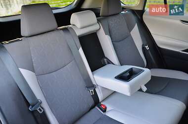 Внедорожник / Кроссовер Toyota RAV4 2020 в 