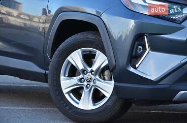 Внедорожник / Кроссовер Toyota RAV4 2020 в 