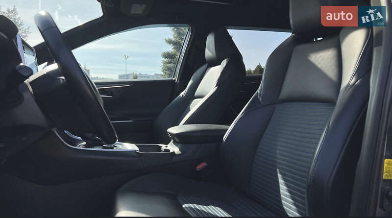 Внедорожник / Кроссовер Toyota RAV4 2019 в Львове
