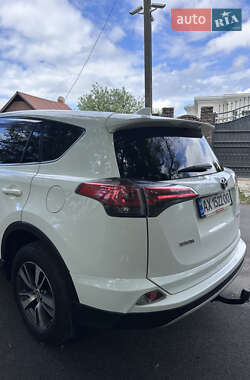 Внедорожник / Кроссовер Toyota RAV4 2017 в 