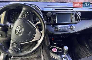 Внедорожник / Кроссовер Toyota RAV4 2017 в 