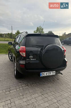 Позашляховик / Кросовер Toyota RAV4 2008 в 