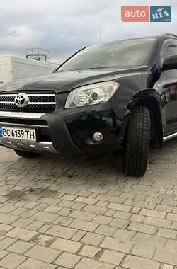 Позашляховик / Кросовер Toyota RAV4 2008 в 