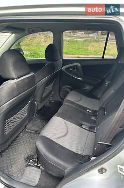 Позашляховик / Кросовер Toyota RAV4 2006 в 