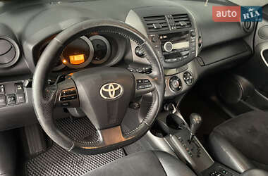Внедорожник / Кроссовер Toyota RAV4 2010 в 