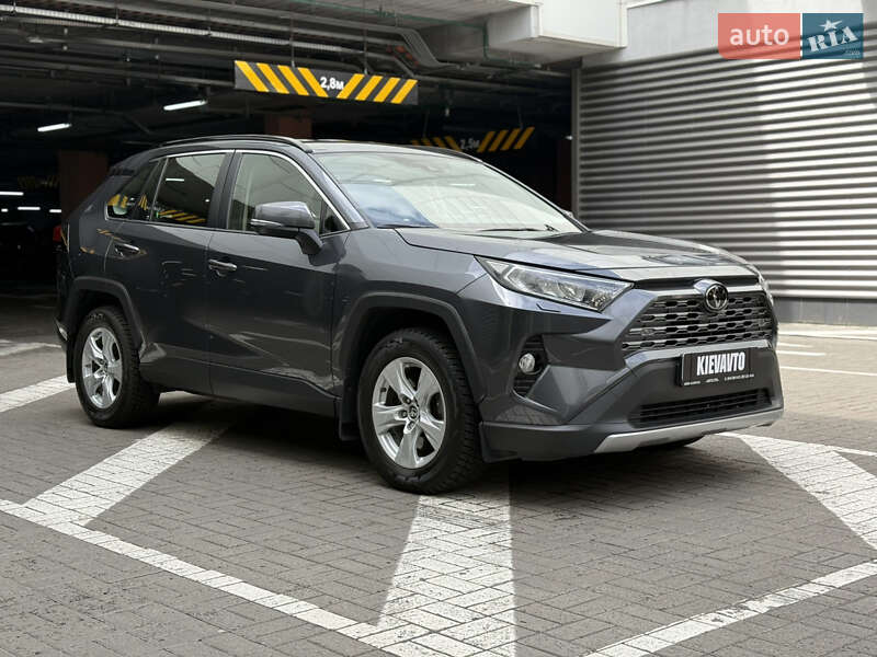 Позашляховик / Кросовер Toyota RAV4 2020 в Києві