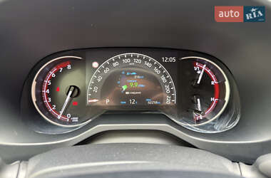Позашляховик / Кросовер Toyota RAV4 2020 в 