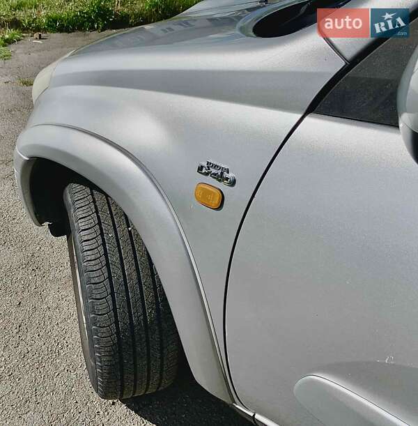 Внедорожник / Кроссовер Toyota RAV4 2002 в Луцке
