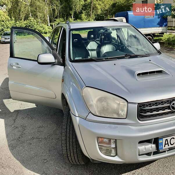 Внедорожник / Кроссовер Toyota RAV4 2002 в Луцке