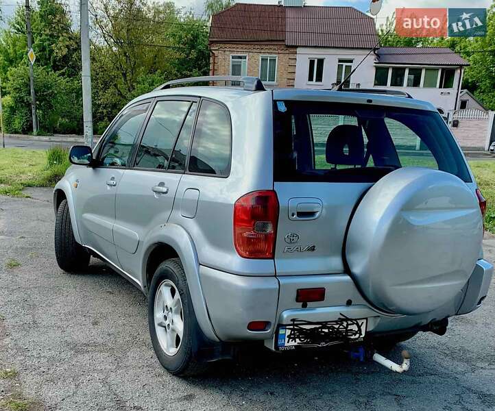 Внедорожник / Кроссовер Toyota RAV4 2002 в Луцке