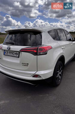 Позашляховик / Кросовер Toyota RAV4 2016 в 