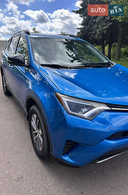 Внедорожник / Кроссовер Toyota RAV4 2018 в 