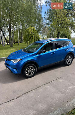 Внедорожник / Кроссовер Toyota RAV4 2018 в 
