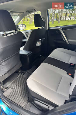 Внедорожник / Кроссовер Toyota RAV4 2018 в 