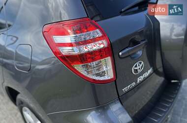 Внедорожник / Кроссовер Toyota RAV4 2011 в 