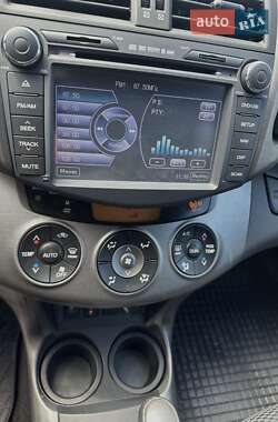 Внедорожник / Кроссовер Toyota RAV4 2011 в 