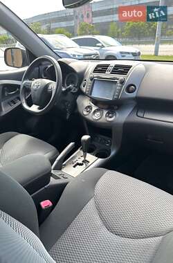 Внедорожник / Кроссовер Toyota RAV4 2011 в 