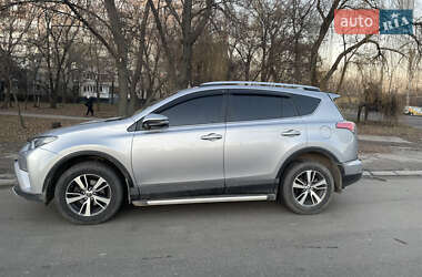 Позашляховик / Кросовер Toyota RAV4 2017 в Дніпрі