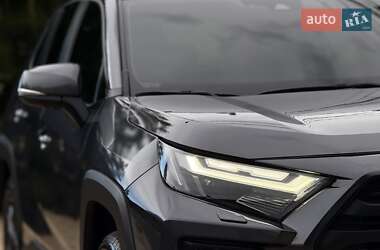 Позашляховик / Кросовер Toyota RAV4 2021 в 