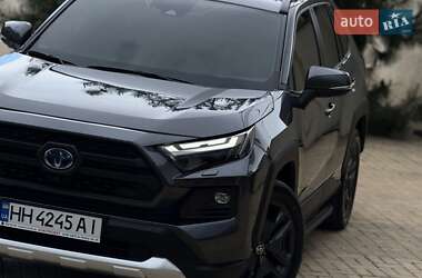Позашляховик / Кросовер Toyota RAV4 2021 в 