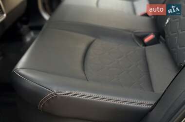 Позашляховик / Кросовер Toyota RAV4 2021 в 