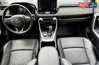 Позашляховик / Кросовер Toyota RAV4 2021 в 