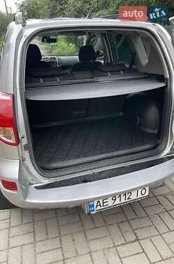 Внедорожник / Кроссовер Toyota RAV4 2007 в 