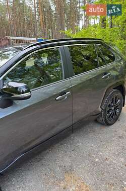 Внедорожник / Кроссовер Toyota RAV4 2024 в 