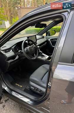 Внедорожник / Кроссовер Toyota RAV4 2024 в 