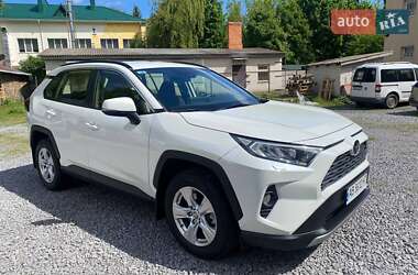 Внедорожник / Кроссовер Toyota RAV4 2020 в 