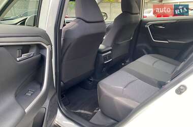 Внедорожник / Кроссовер Toyota RAV4 2020 в 