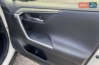 Внедорожник / Кроссовер Toyota RAV4 2020 в 