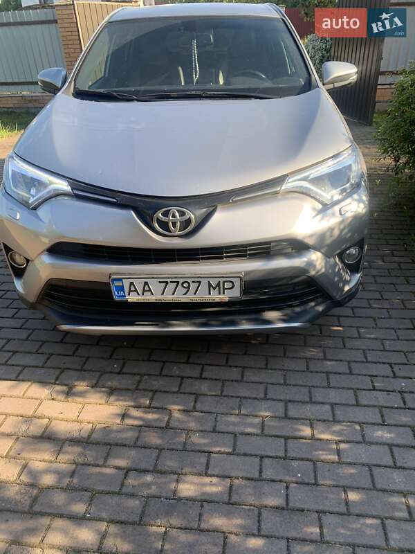 Позашляховик / Кросовер Toyota RAV4 2016 в Києві