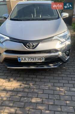 Позашляховик / Кросовер Toyota RAV4 2017 в 