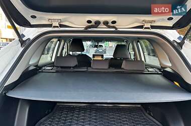 Внедорожник / Кроссовер Toyota RAV4 2019 в 