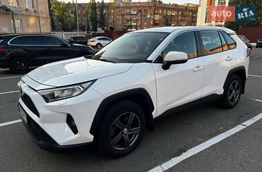 Внедорожник / Кроссовер Toyota RAV4 2019 в Киеве