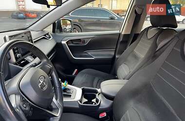 Внедорожник / Кроссовер Toyota RAV4 2019 в 