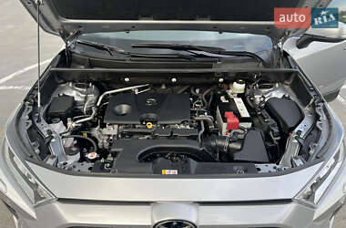 Позашляховик / Кросовер Toyota RAV4 2020 в 
