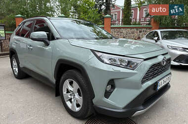 Позашляховик / Кросовер Toyota RAV4 2019 в 