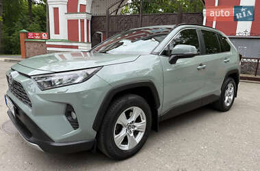 Позашляховик / Кросовер Toyota RAV4 2019 в 