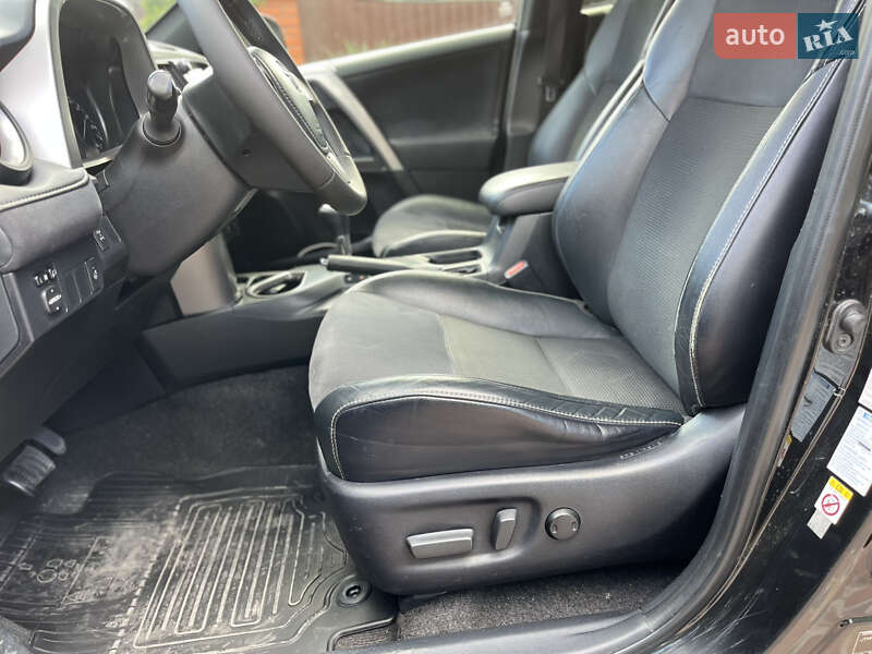 Внедорожник / Кроссовер Toyota RAV4 2016 в Кропивницком