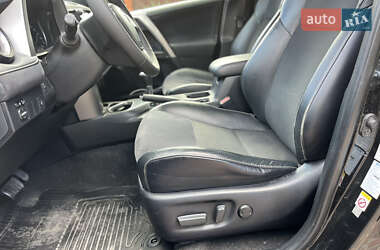 Позашляховик / Кросовер Toyota RAV4 2016 в 