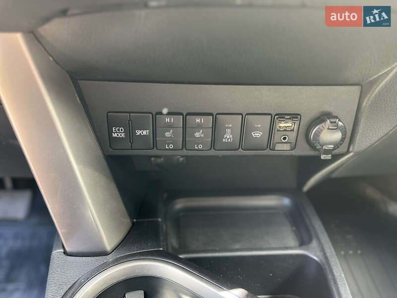 Внедорожник / Кроссовер Toyota RAV4 2016 в Кропивницком