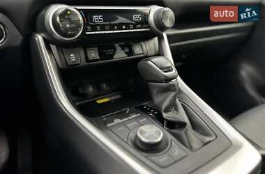 Внедорожник / Кроссовер Toyota RAV4 2022 в 