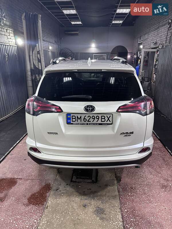 Позашляховик / Кросовер Toyota RAV4 2015 в Сумах