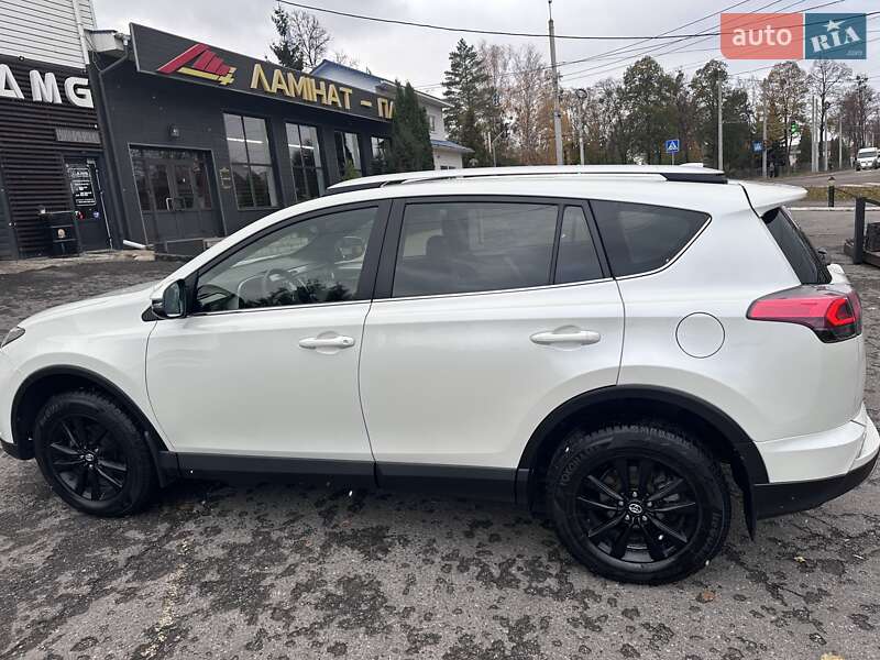 Позашляховик / Кросовер Toyota RAV4 2015 в Сумах