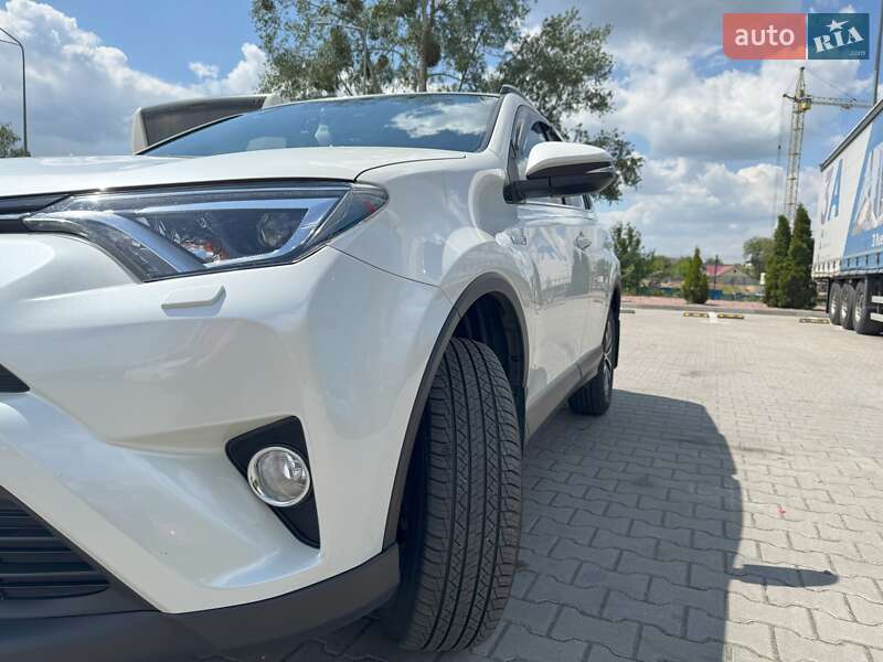 Внедорожник / Кроссовер Toyota RAV4 2017 в Житомире