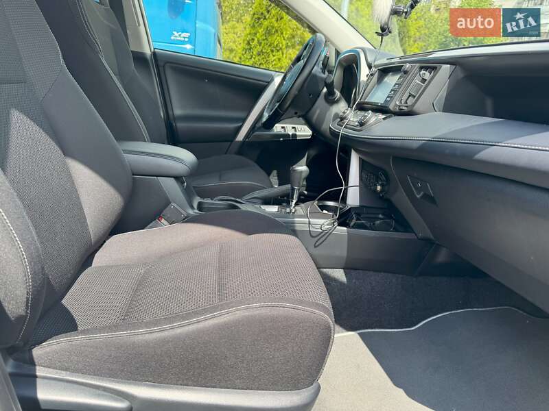 Внедорожник / Кроссовер Toyota RAV4 2017 в Житомире